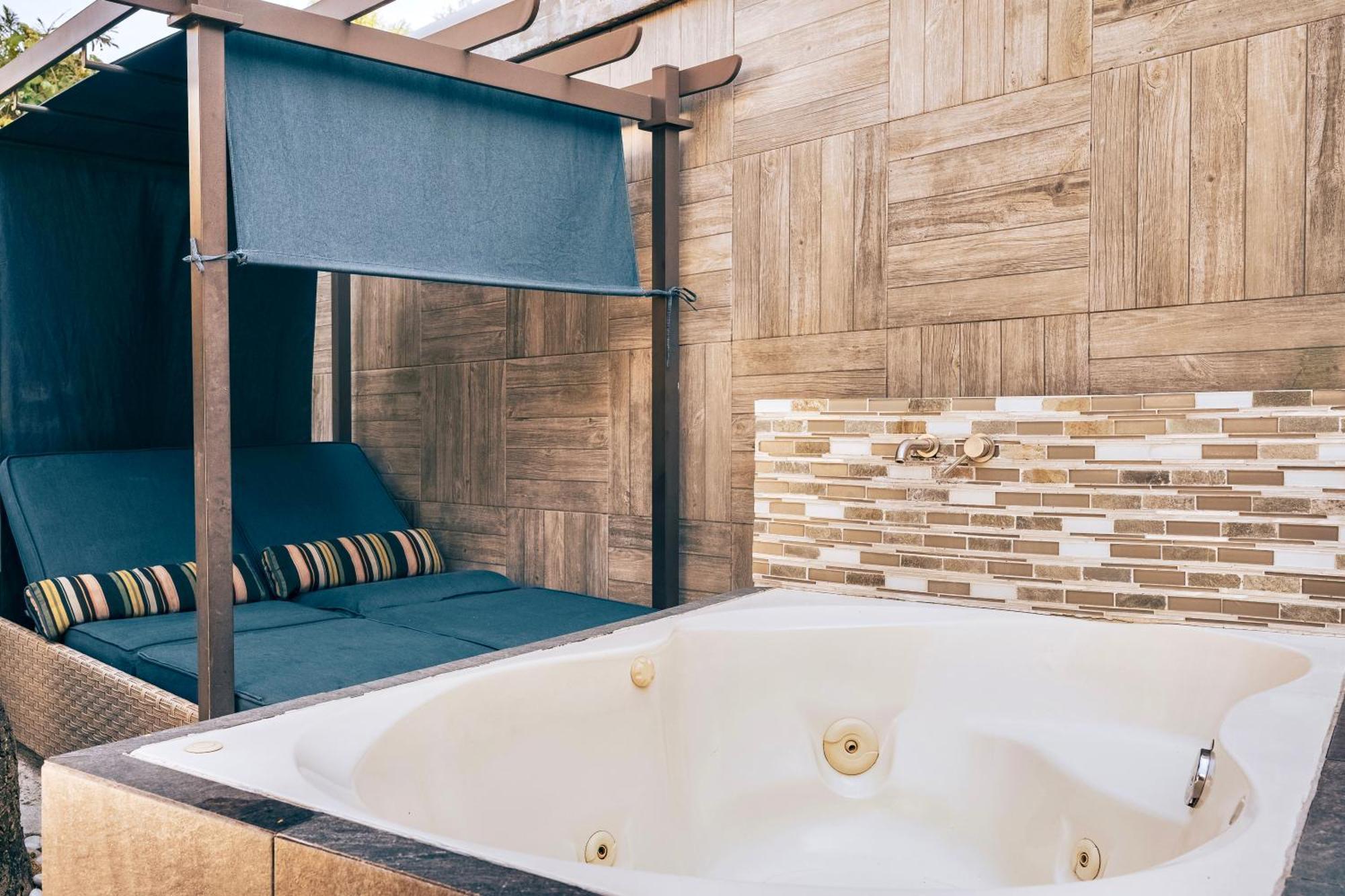 Loft Arte Y Diseno Alberca Climatizada, Amenidades Y Lujo, Terraza Privada Con Asador De Carbon, Cuernavaca Somos Los Unicos Que Te Ofrecemos Para Tu Uso Personal Y Exclusivo 2 Jacuzzis Con Agua Caliente Y Sistema De Hidromasaje Tipo Spa Ngoại thất bức ảnh