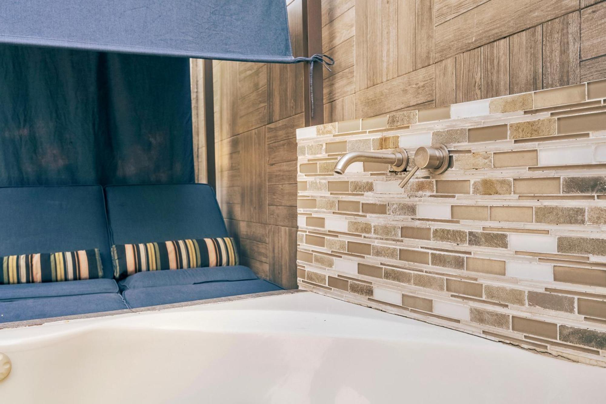 Loft Arte Y Diseno Alberca Climatizada, Amenidades Y Lujo, Terraza Privada Con Asador De Carbon, Cuernavaca Somos Los Unicos Que Te Ofrecemos Para Tu Uso Personal Y Exclusivo 2 Jacuzzis Con Agua Caliente Y Sistema De Hidromasaje Tipo Spa Ngoại thất bức ảnh